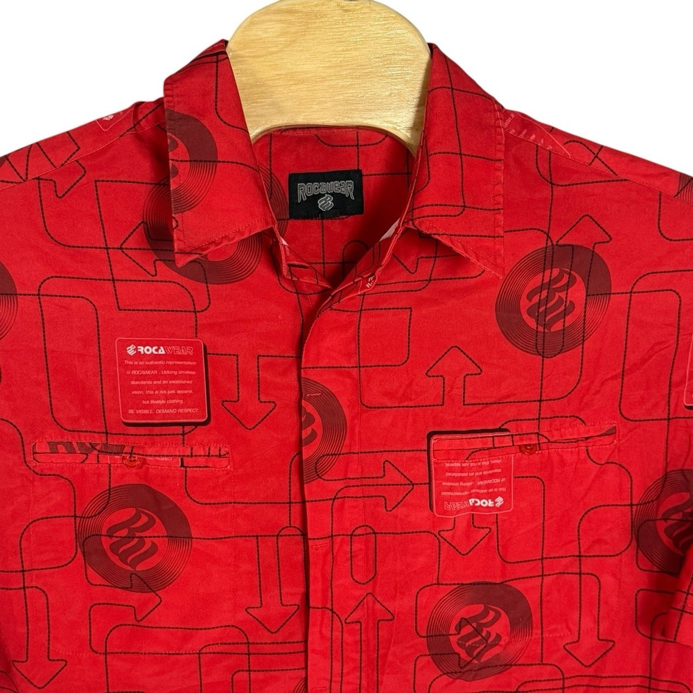 Rocawear Men XL Red Polyester Hidden Buttons Logo Short Sleeve Button Up Shirt